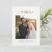 Carte photo de vacances rustique monogramme (Debout devant)