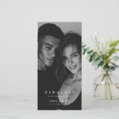 Carte Photo éditorial Enfin Mariage Enregistrer la Date (Debout devant)