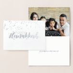 Carte photo heureux gravé à l'eau-forte de bulles<br><div class="desc">Le carte photo heureux élégant et mignon de vacances de bulles de neige de Hanoukka est parfait pour tous vos amis et famille cette saison des vacances. Customisez le texte avec votre nom de famille et l'année et permutez l'image pour une photo de vos enfants, d'animal familier, ou de la...</div>