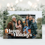 Carte photo Joyeux Joyeux Joyeux Vintage rétros<br><div class="desc">Notre carte photo Retro Vintage Happy Holidays dispose d'une photo de fond et d'une superposition de type retro. Vous pouvez modifier la couleur du dossier ou ajouter d'autres photos et du texte.</div>