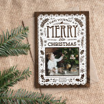 Carte photo Russe Winter Woodland Cutout Christmas<br><div class="desc">Des cartes photos de vacances imprimés sur mesure abordables avec des modèles simples pour la personnalisation. Ce design neutre et fantaisiste présente un arrière - plan en faux bois, découpé en papier avec des éléments de nature rustique et une typographie mixte. Le texte dit "Ayez-vous un joyeux petit Noël". Personnalisez-le...</div>