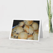 Carte Pile de scones aux raisins sur une assiette (Devant)
