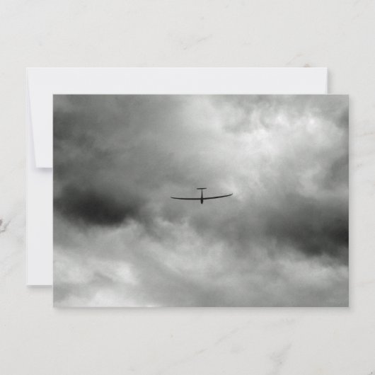 Carte Planeur volant dans le ciel gris (Devant)