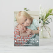 Carte plate de photo de Merci de bébé de (Debout devant)