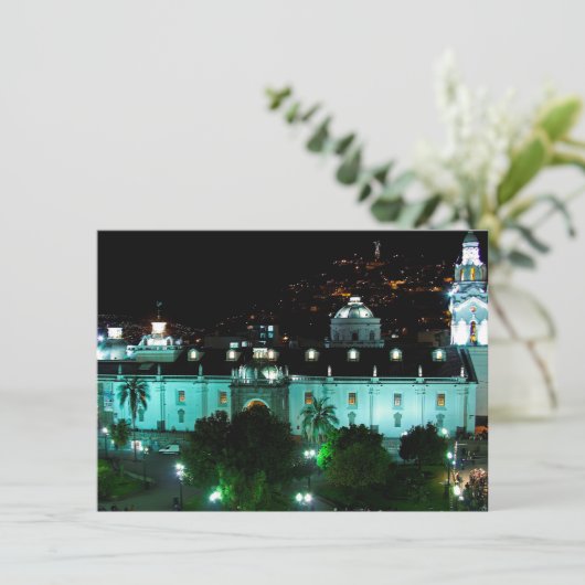 Carte Plaza de la Independencia, Quito, Equateur (Debout devant)