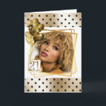 Carte Pois moderne noir or noir 21e ballons<br><div class="desc">Célébrez votre 21e anniversaire avec ce design moderne et chic avec de petits pois noirs sur faux or qui bordent le haut et le bas de la carte et forment un cadre autour d'une fausse incrustation de photo géométrique or. Les chiffres vingt un apparaissent dans un faux or et de...</div>