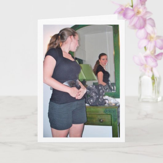 Carte Portrait de fille regardant dans un miroir (Orchidée)