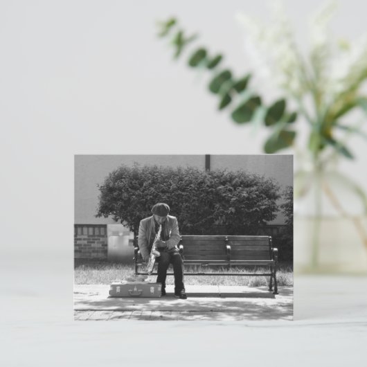 Carte postale (Debout devant)