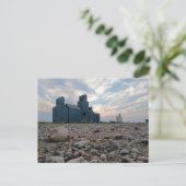 Carte postale (Debout devant)