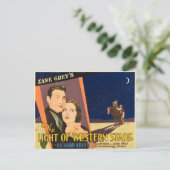 Carte postale (Debout devant)