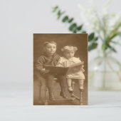 Carte postale (Debout devant)