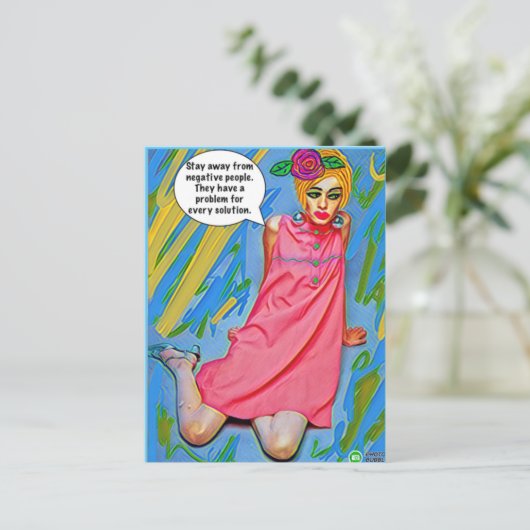 CARTE POSTALE (Debout devant)