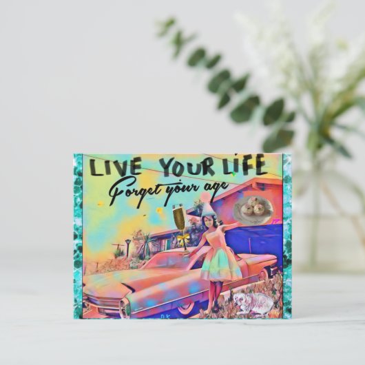 Carte postale (Debout devant)