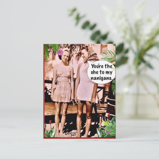 CARTE POSTALE (Debout devant)