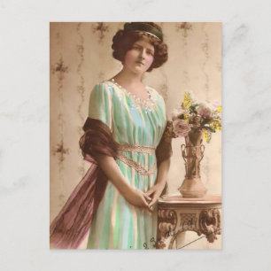 Carte Postale 1917 Dame victorienne avec Vase