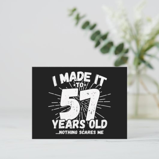 Carte Postale 57 ans drôle mème anniversaire 57 ans (Debout devant)