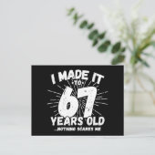 Carte Postale 67 ans drôle mème anniversaire 67 ans (Debout devant)