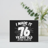 Carte Postale 76 ans drôle meme anniversaire 76 ans (Debout devant)