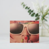 Carte Postale 80 retro lunettes de soleil fille (Debout devant)