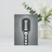 Carte Postale A Classic microphone (Debout devant)