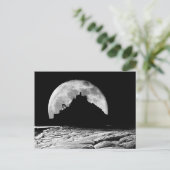 Carte Postale À la lumière de la lune argentée. (Debout devant)