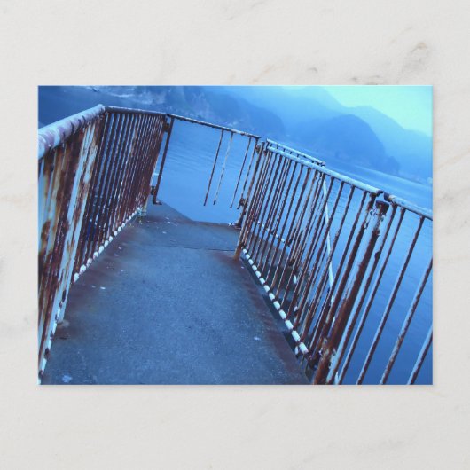 Carte Postale A mysterious and blue-gray and desolate seaside (Devant)