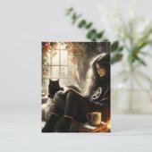 Carte Postale A witch reads with her black cat (Debout devant)