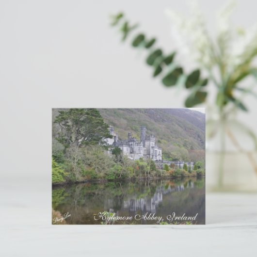 Carte Postale Abbaye de Kylemore, Irlande (Debout devant)