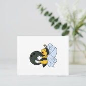 Carte Postale Abeille au bowling avec boule de bowling (Debout devant)