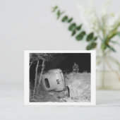 Carte Postale Accident automobile, 1951 Vintage (Debout devant)