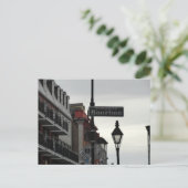 Carte Postale Accrocher sur Bourbon Street (Debout devant)