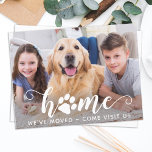 Carte Postale Accueil Nous avons déménagé la famille des chiens<br><div class="desc">Maison! Nous avons déménagé Venez nous rendre visite ! Laissez votre meilleur ami annoncer votre déménagement en famille avec cette carte de faire-part mobile pour chien mignon et drôle. Personnalisez le dos avec les noms et votre nouvelle adresse. Cette maison avec empreinte de patte design chien de déménagement faire-part est...</div>