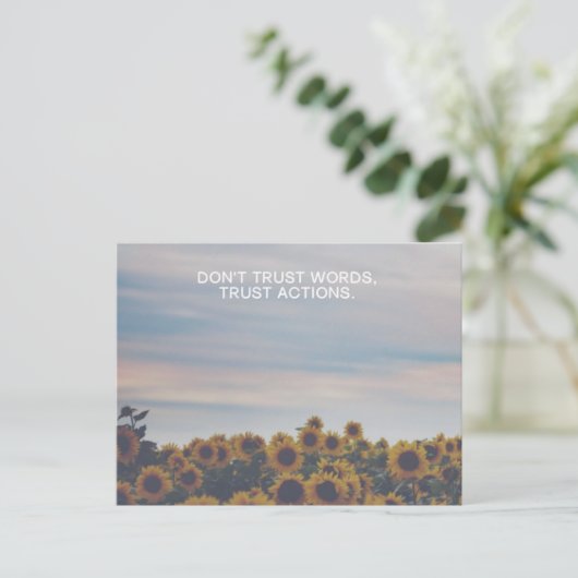 Carte Postale Actions de confiance (Debout devant)