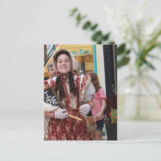 Carte Postale Actrice de cosplay Fantasy de livre ancien (Debout devant)