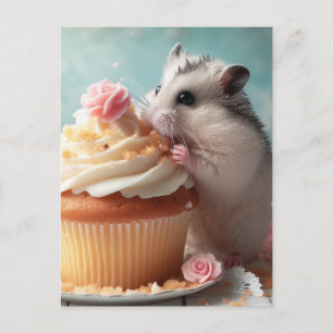 Carte Postale Adorable hamster manger cupcake