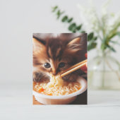 Carte Postale Adorable Kitten Consommer des nouilles (Debout devant)