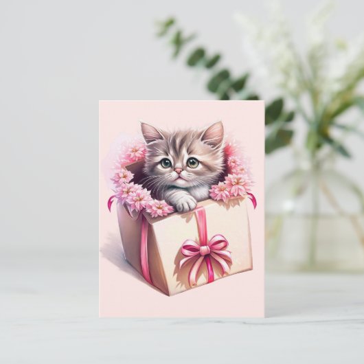 Carte Postale Adorable Kitten dans une boîte Cadeau d'anniversai (Debout devant)