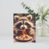 Carte Postale Adorable Raccoon Mange Spaghetti (Debout devant)