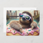 Carte Postale Adorable Sloth flottant dans un écrou (Devant / Derrière)