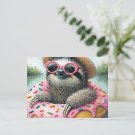 Carte Postale Adorable Sloth flottant dans un écrou glacé (Debout devant)