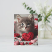 Carte Postale Adorable Valentine Fluffy Grey Kitten avec Coeurs (Debout devant)