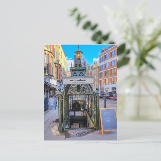 Carte Postale Agent Fitzrovia Londres (Debout devant)