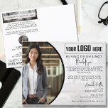 Carte Postale Agent immobilier de courtier de logos personnalisé<br><div class="desc">La carte postale de l'agent immobilier Logo Realtor Broker personnalisée, votre outil ultime pour élever les campagnes de marketing immobilier. Cette carte postale élégante et chic est méticuleusement conçue pour capturer l'essence de votre marque professionnelle par l'élégante et éditable marque de calligraphie. Que vous soyez un courtier immobilier chevronné ou...</div>