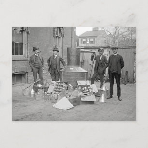 Carte Postale Agents de la prohibition avec une distillerie clan
