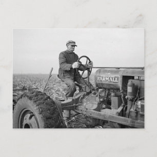 Carte Postale Agriculteur conduisant un tracteur, 1937