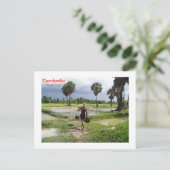 Carte Postale Agriculteur dans son champ à Preah Dak (Debout devant)