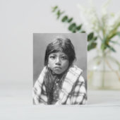 Carte Postale Ah Chee Lo (Fille amérindienne) (Debout devant)