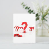 Carte Postale Aide sur la marque de question (Debout devant)