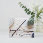 Carte Postale Aiguilles tricots (Debout devant)