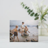 Carte Postale Albert Edelfeue - Les garçons jouent sur le rivage (Debout devant)